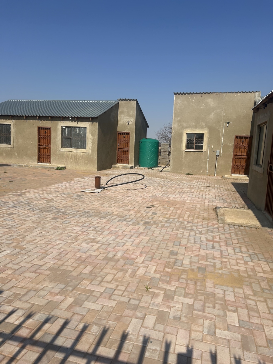 8 Bedroom Property for Sale in Rammulotsi Free State